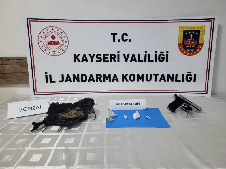 Kayseri'de jandarma operasyonu: uyuşturucu ve silah ele geçirildi